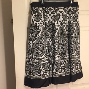 Black and white floral print skirt